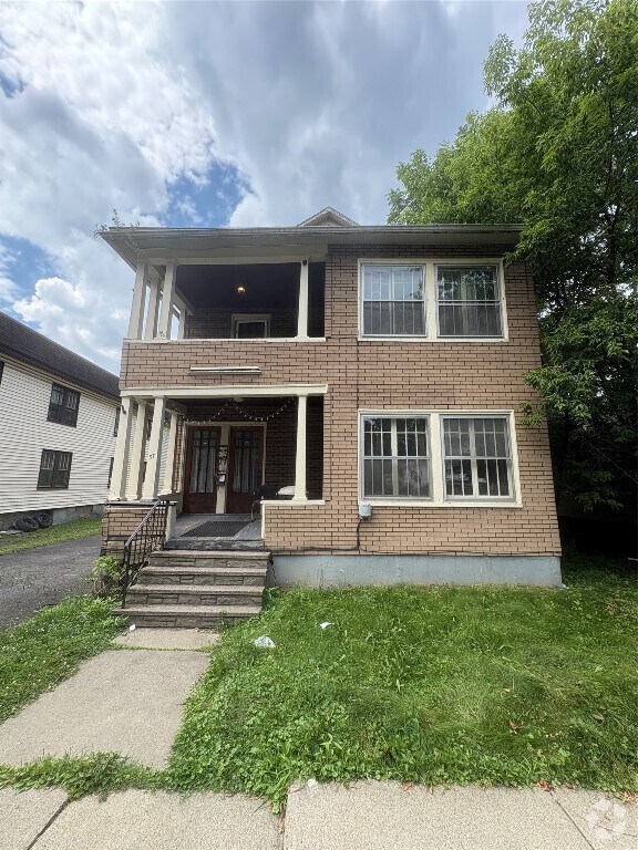 Building Photo - 37 Haendel St
