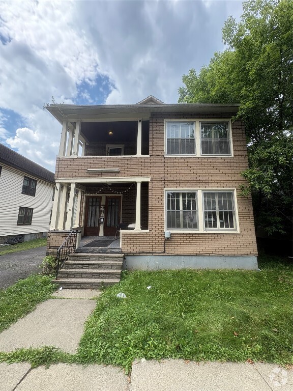 Building Photo - 37 Haendel St