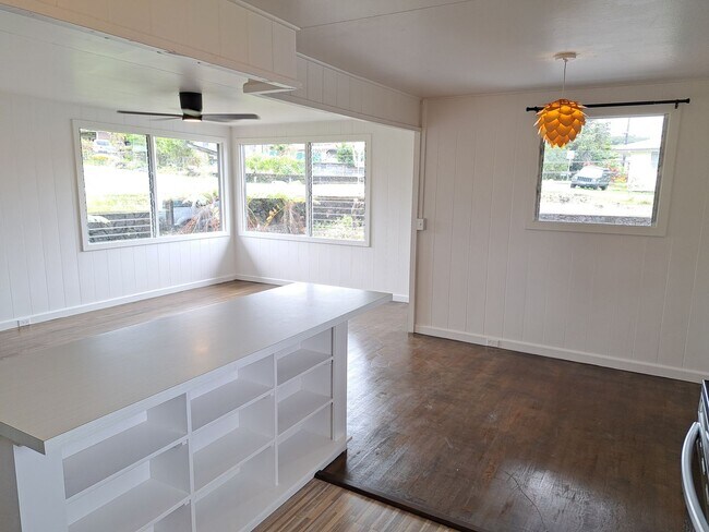 Building Photo - Kaumana Home with Modern Upgrades