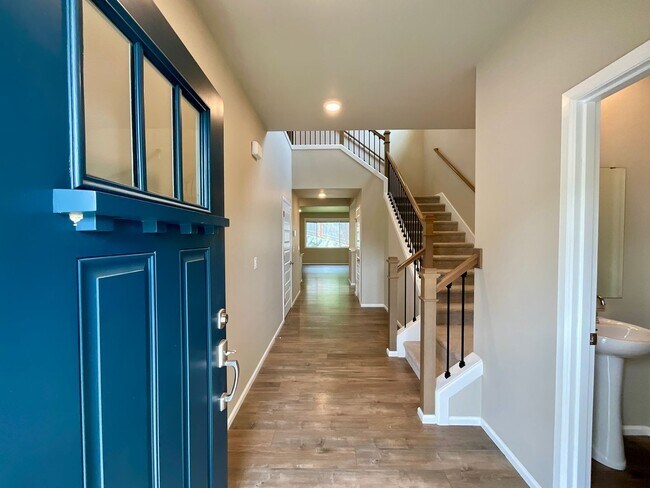 Foto del edificio - Beautiful and Modern 4-Bedroom Home with S...