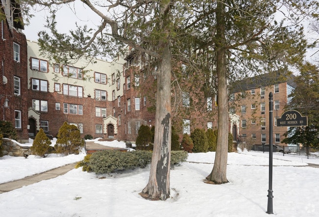 Building Photo - 200 W Merrick Rd