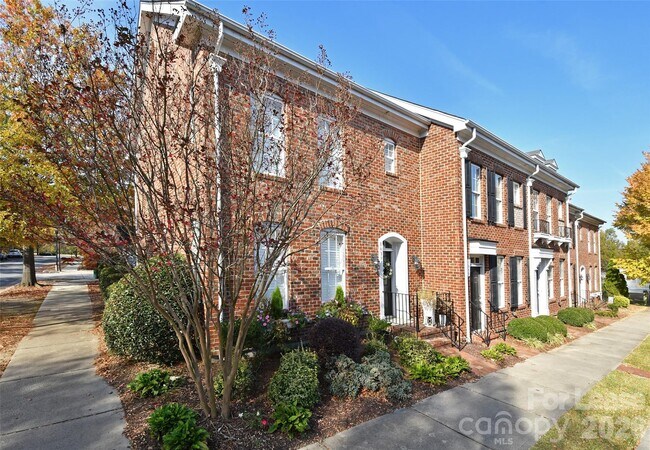 Foto del edificio - 8643 Beaver Creek Dr