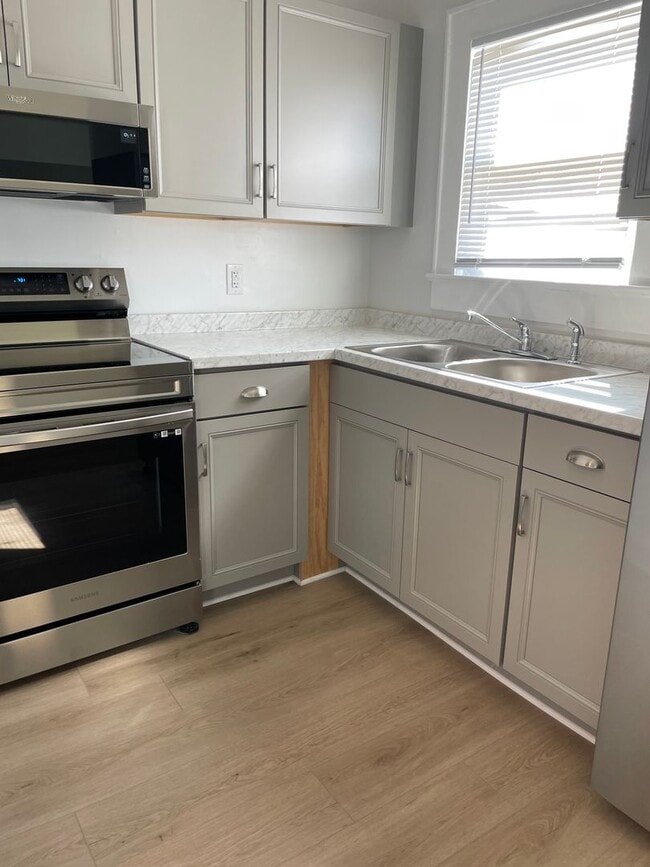 Foto del edificio - Updated 1 Bedroom Duplex  On Spring Garden...