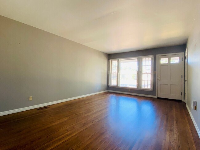 Foto del edificio - 3 bed 2 bath 1 car garage in The Village!