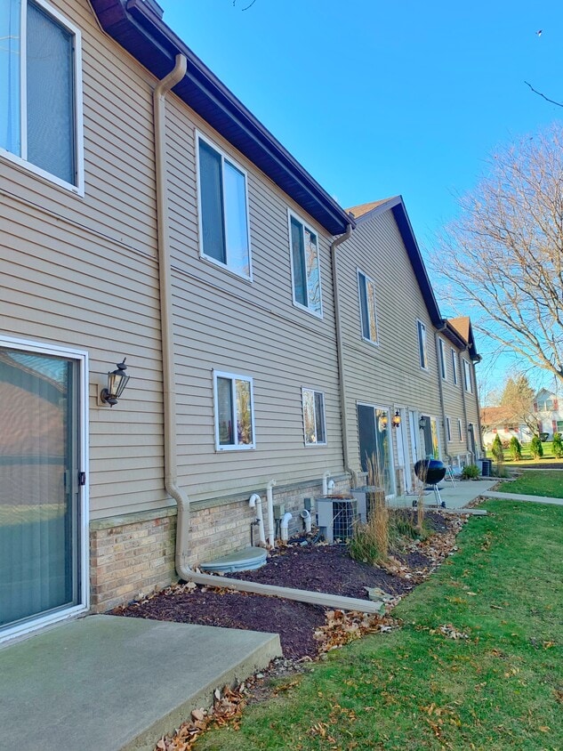 Building Photo - Bowers Boulevard Townhomes
