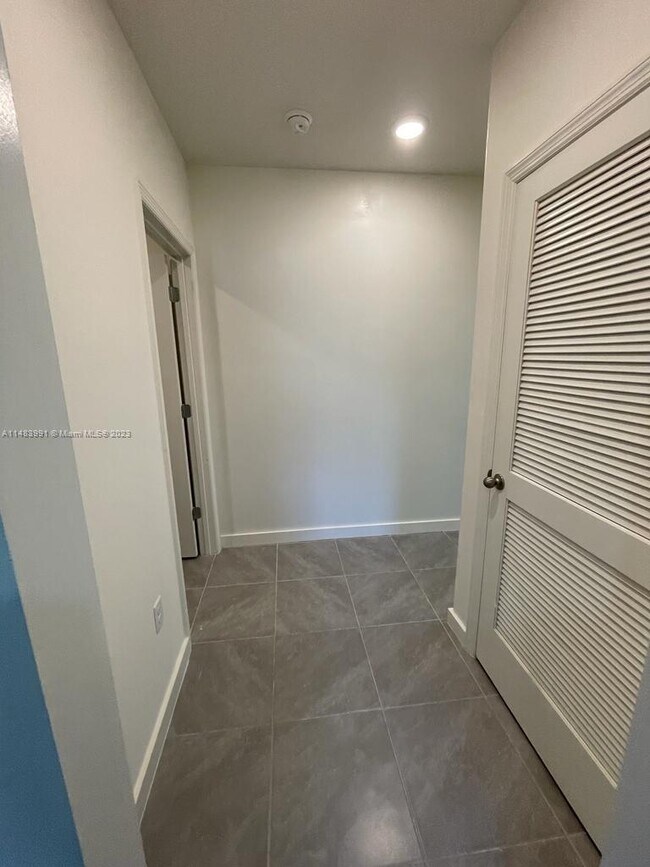 Foto del edificio - 2137 SE Glenrock Terrace