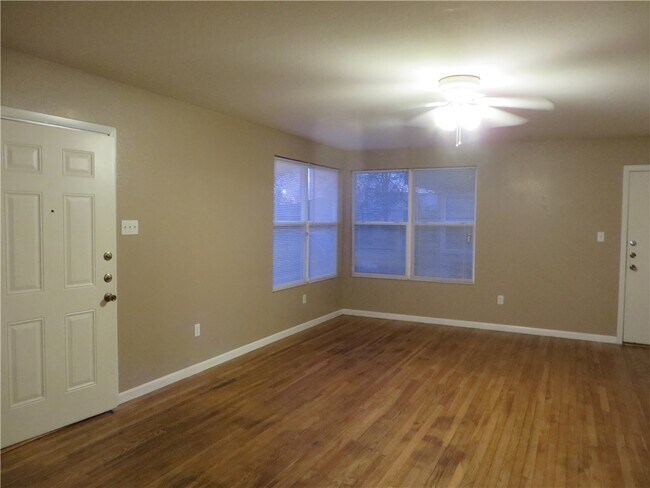 Foto del edificio - 4302 Harmon Ave