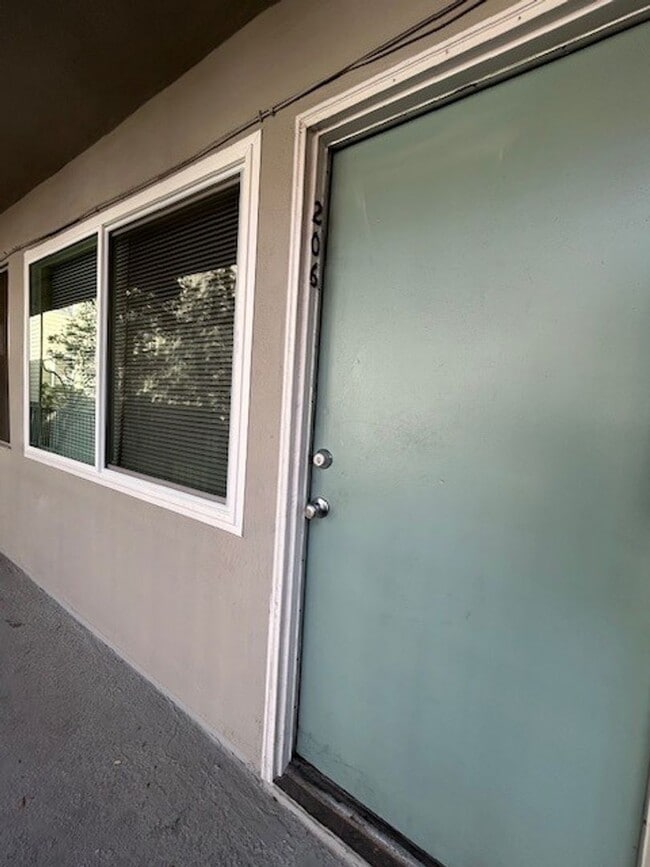 Building Photo - 1-bedroom right at Downtown Berkeley & Nea...