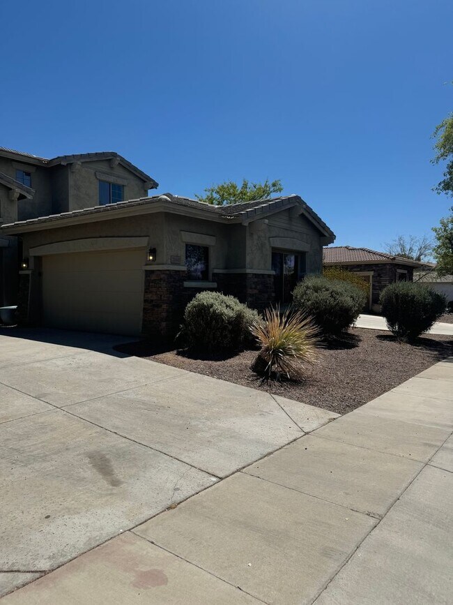 Foto del edificio - 5 bedroom 3.5 bath gorgeous home- Surprise