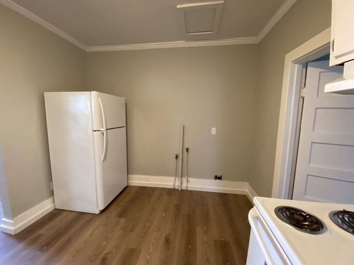 Foto principal - 817 W Matthews Ave