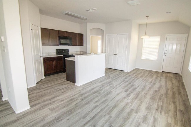 Building Photo - 1009 Rice Dr