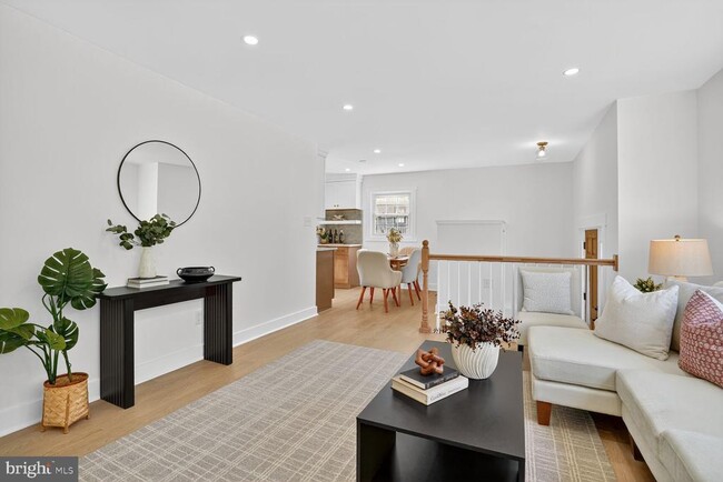 Foto del edificio - 8915 Sylvania St