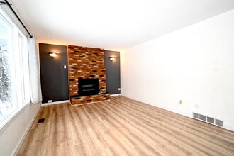 Building Photo - 2943 Langley Crescent