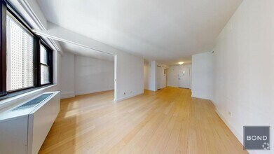 Building Photo - 222 E 39th St