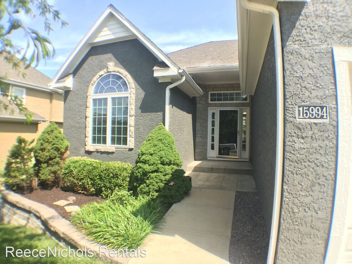 Primary Photo - 4 br, 3 bath House - 15994 W 161st St