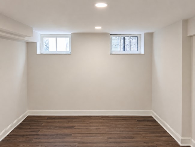 Building Photo - 923 N Calvert St