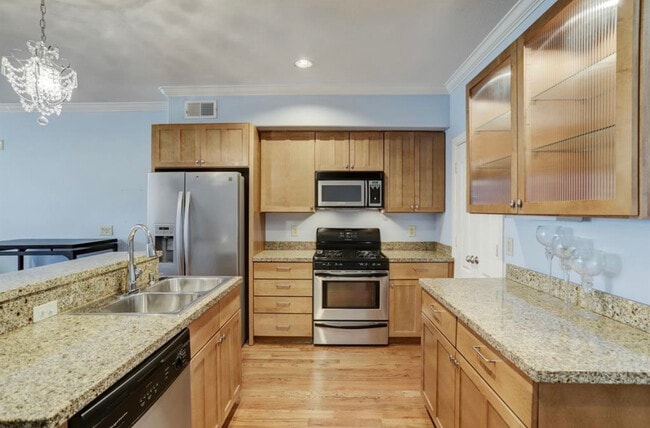 Building Photo - 1602 Elgin St