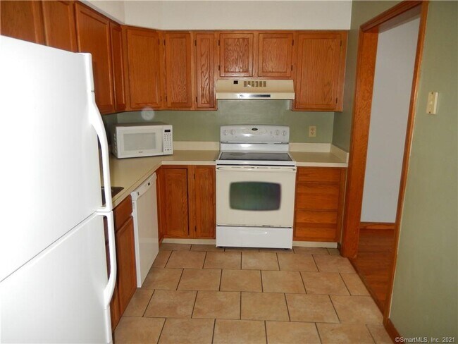Building Photo - 80 Brookside Village