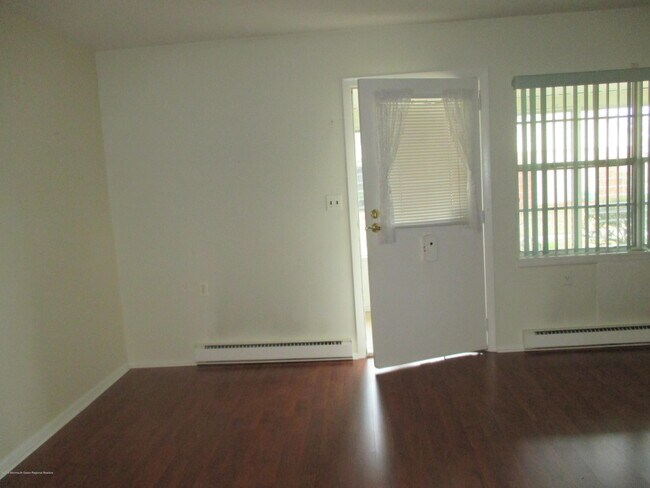 Building Photo - 365D Chesterfield Ct