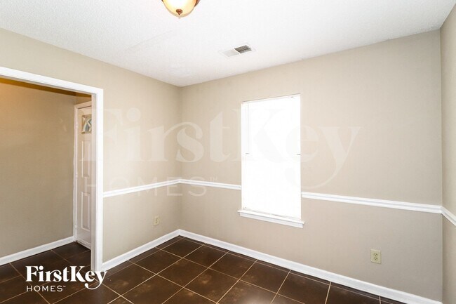 Foto del edificio - 5672 Riverhead Ave