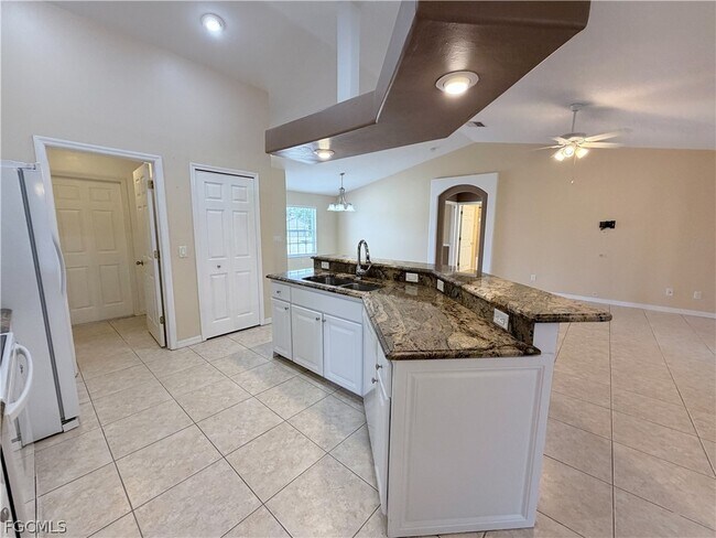 Foto del edificio - 906 SW 9th Ct