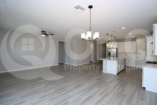 Foto del edificio - 40307 W Michaels Dr