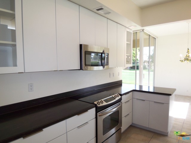 Primary Photo - 50 Lakeview Dr