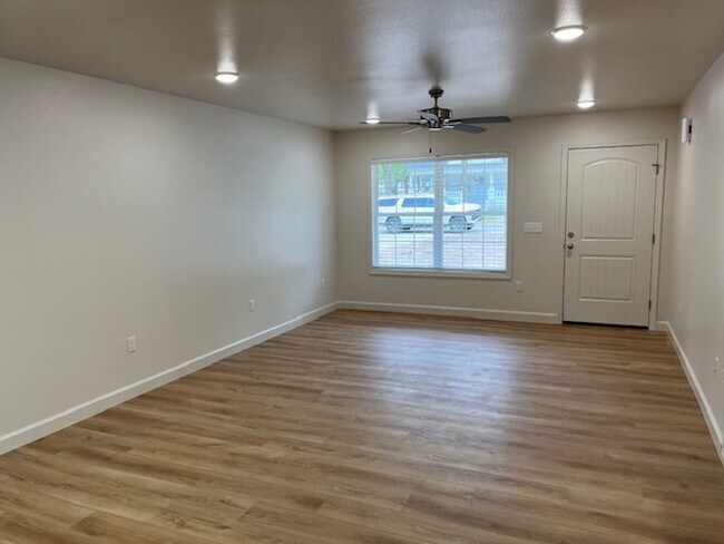 Foto del edificio - Introducing a newly constructed 3-bedroom, 2-bathroom house in the desirable location of Russellv...