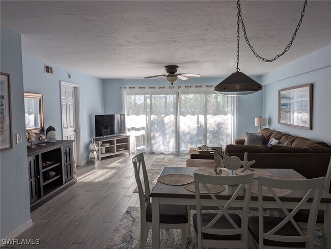 Foto del edificio - 16100 Bay Pointe Blvd