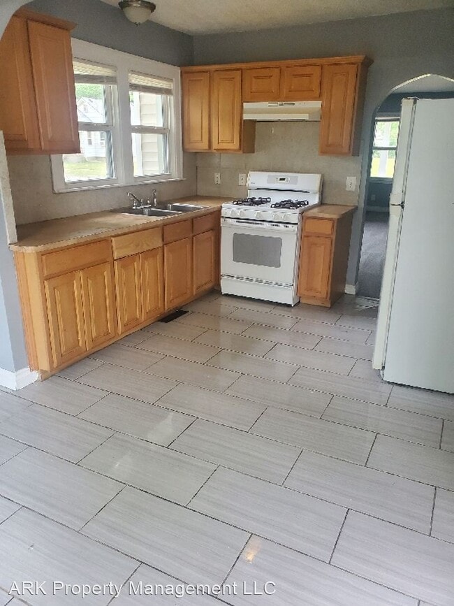 Building Photo - 3 br, 1 bath House - 8166 Meadow