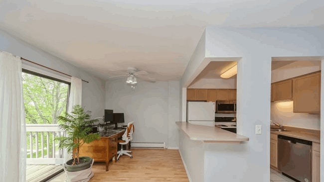 Foto del edificio - 239 W Court of Shorewood