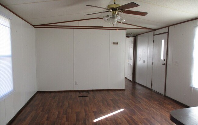 Foto del edificio - 133 Cypress Ln