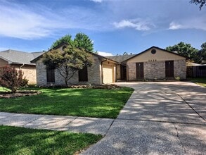 Building Photo - 7226 Thicket Trail Dr