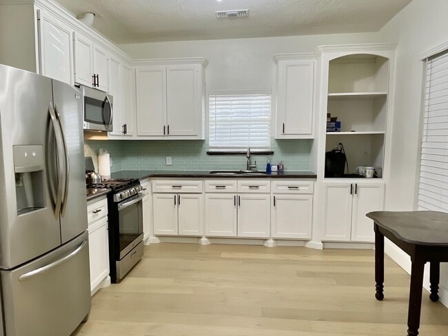 Foto del edificio - 301 Tabor St