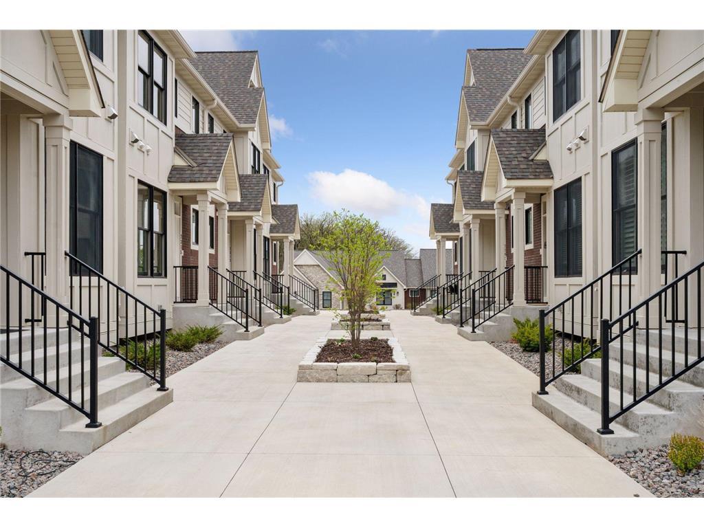 Primary Photo - 2301 Simply Living Ln