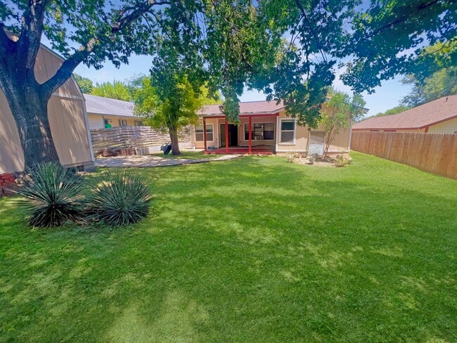 Foto del edificio - 9215 Autumn Branches