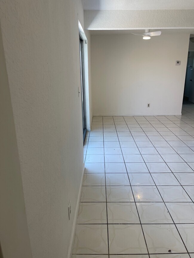Foto del edificio - 4915 Weymouth St