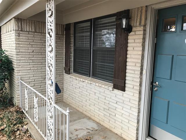 Foto del edificio - 7033 Crabtree Ln