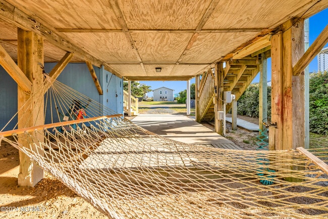 Building Photo - 928 E Dolphin Dr