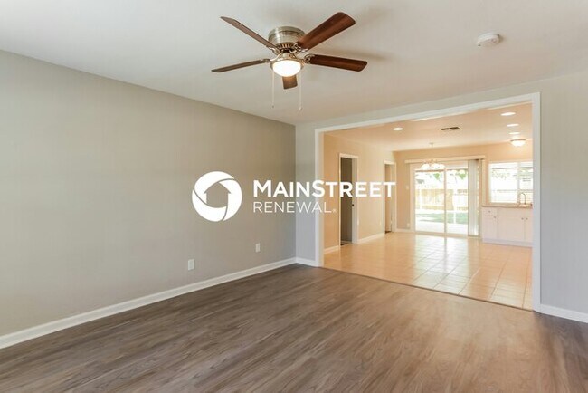 Foto del edificio - 6831 Blue Lake Dr
