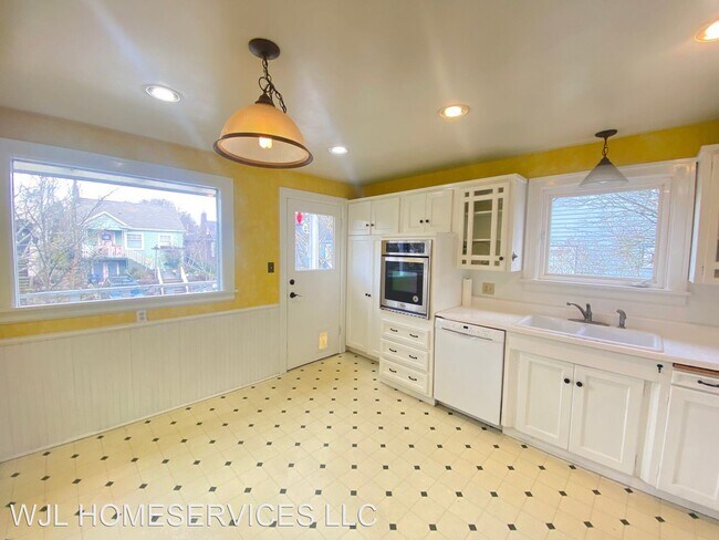 Foto del edificio - 4 br, 2 bath House - 7618 8th Ave NW