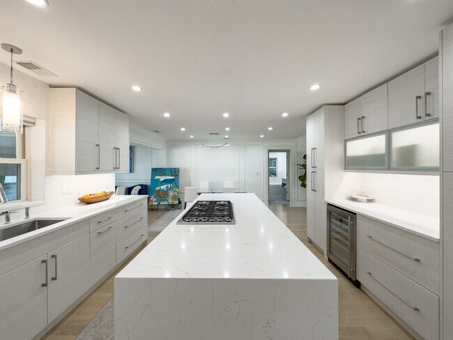 Foto del edificio - 6610 N Kenton Ave