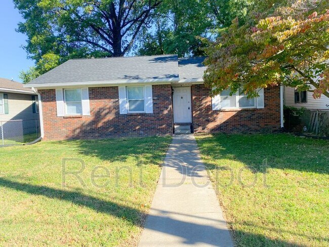 Building Photo - 306 Sweetser Ave