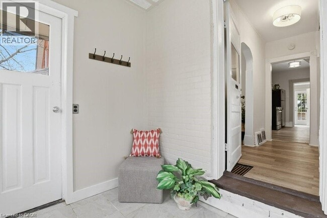 Building Photo - 391 Douro St