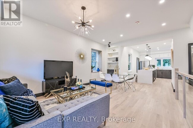 Building Photo - 922 Logan Ave