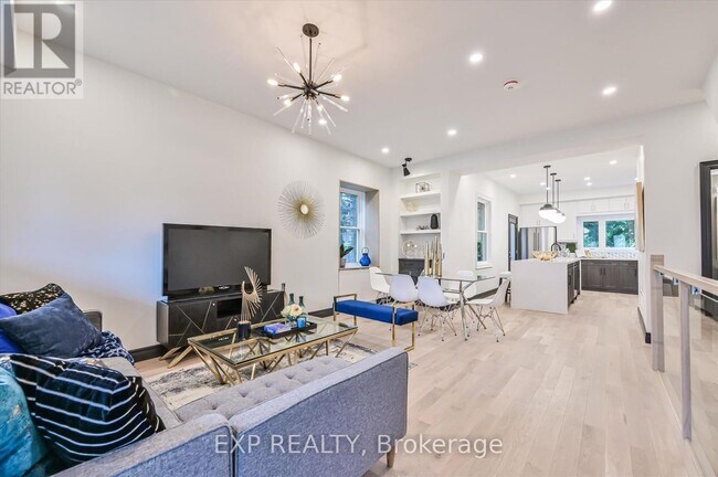 Photo du bâtiment - 922 Logan Ave