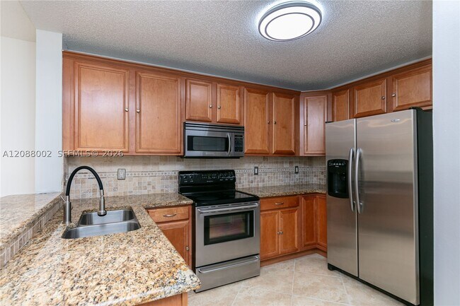 Foto del edificio - 5741 Riverside Dr