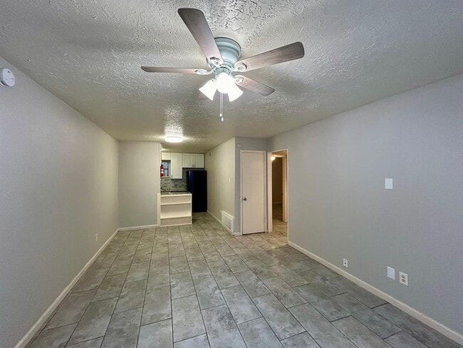 Building Photo - 3318 N MacGregor Way