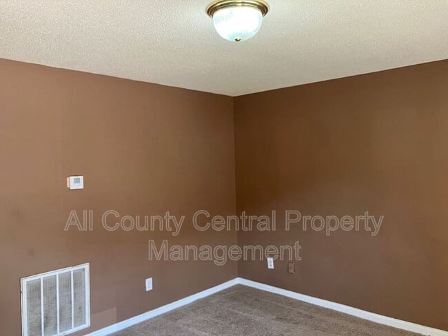 Building Photo - 4717 Cheshire Cir