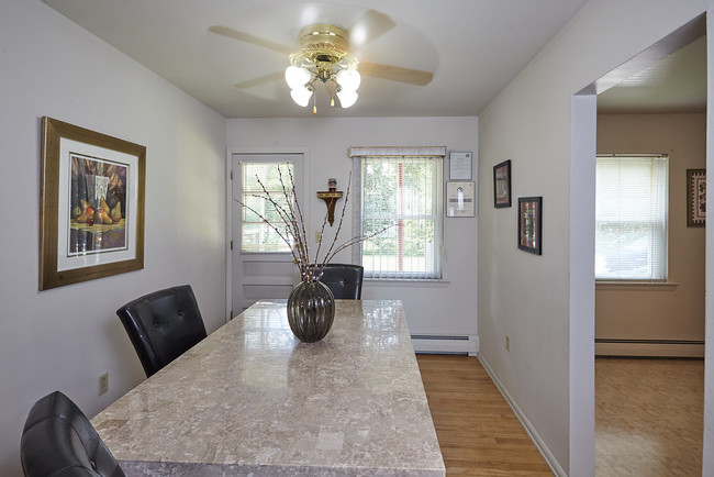 Building Photo - Ridgefield Apartment Assoc., LLC - I 55-124A